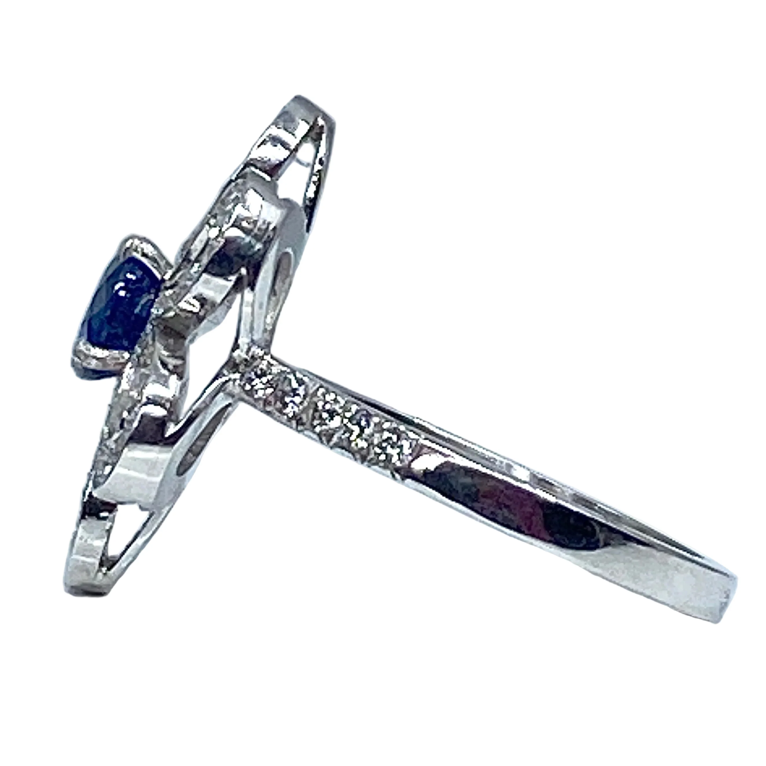 Bague Marguerite en or blanc, saphir et diamants - Image 4