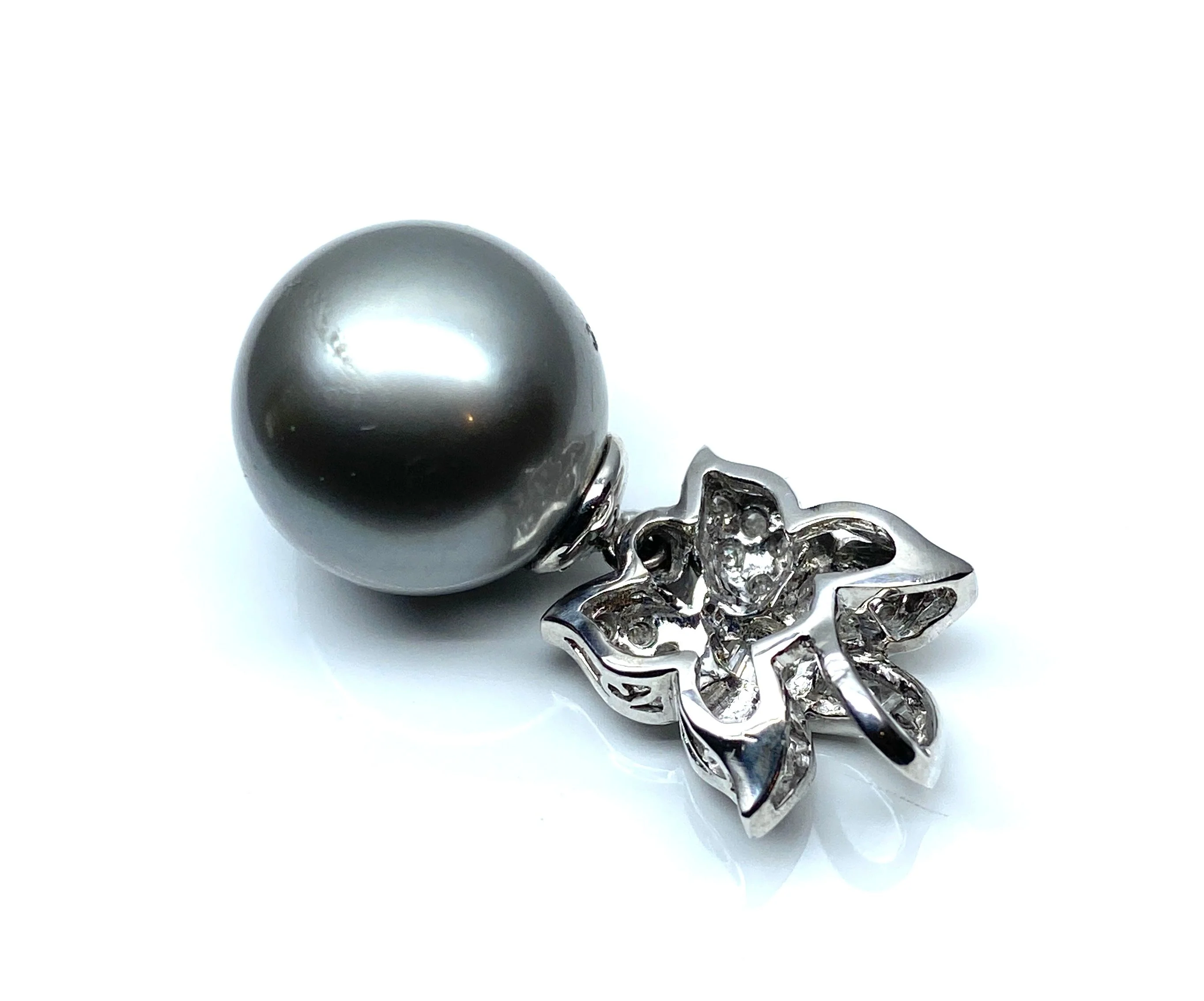 Pendentif en or blanc 18 carats, perle de Tahiti et diamants - Image 4