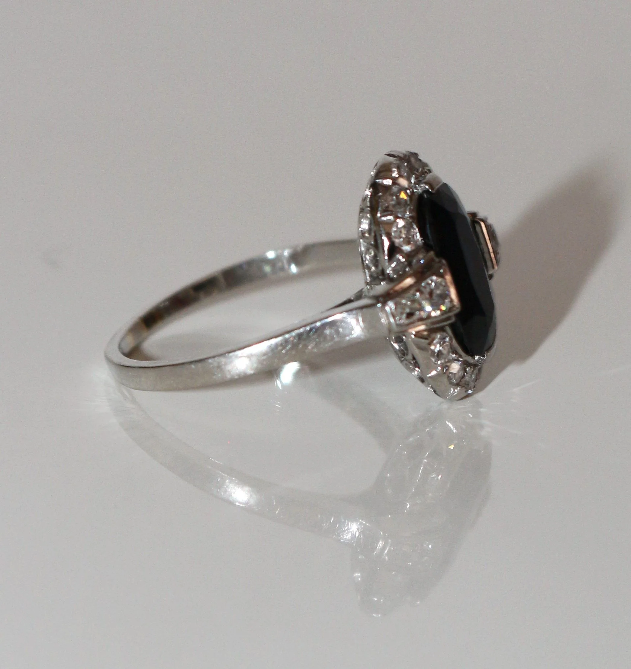 Bague Art Déco Saphir Et Diamants - Image 3