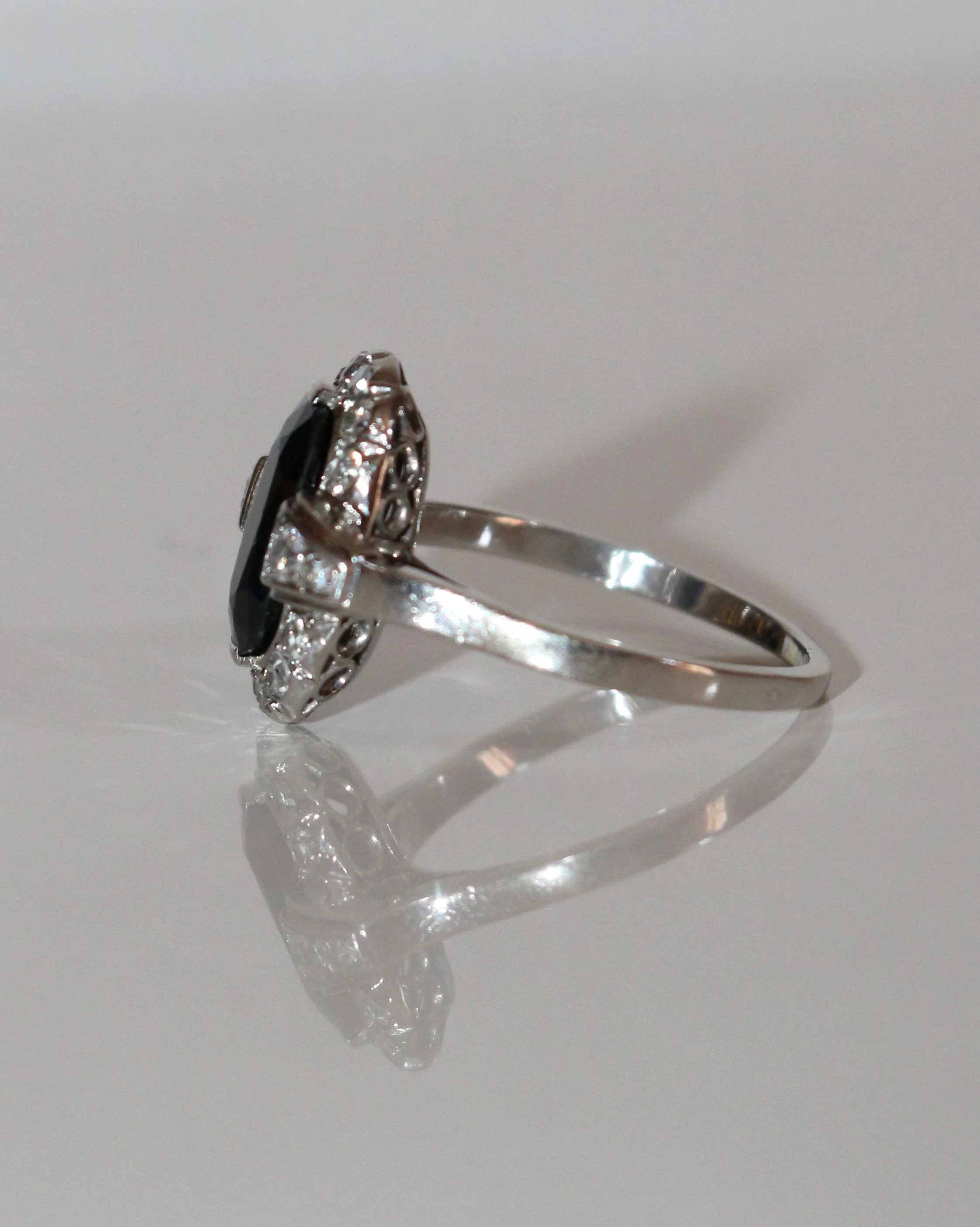 Bague Art Déco Saphir Et Diamants - Image 4