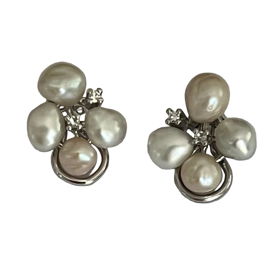 Bague Cocktail et Boucles d'oreilles Clips en or blanc, perles et diamants