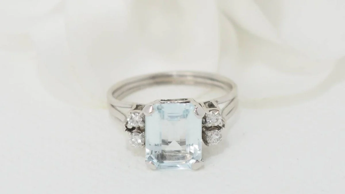 Bague en or blanc, aigue marine et diamants - Image 2