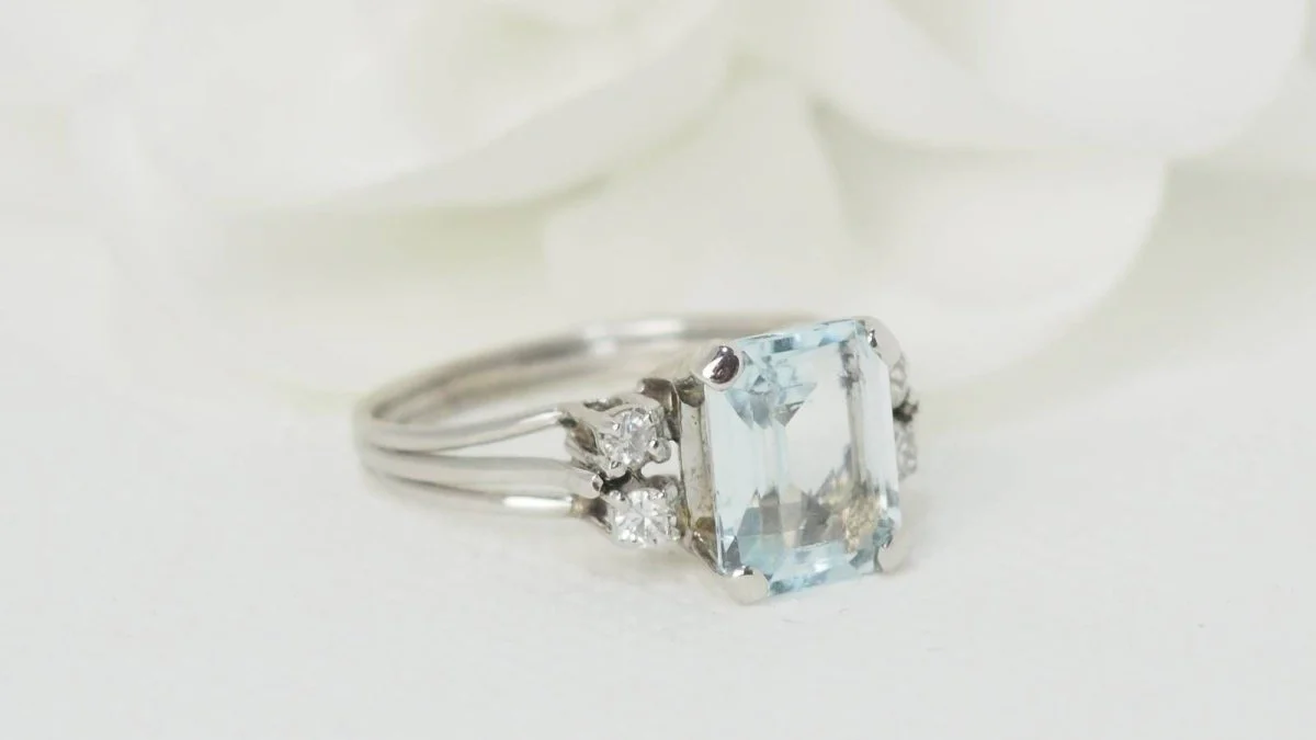 Bague en or blanc, aigue marine et diamants - Image 3