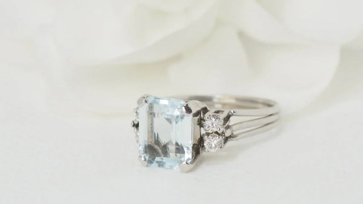 Bague en or blanc, aigue marine et diamants - Image 4