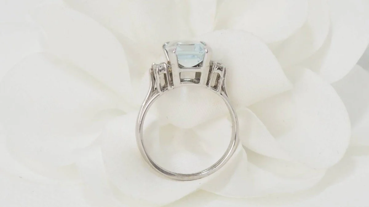 Bague en or blanc, aigue marine et diamants - Image 5