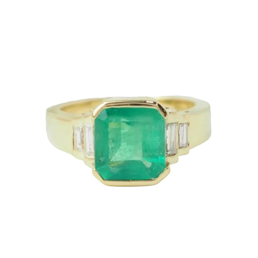 Bague en or jaune, émeraude, et diamants
