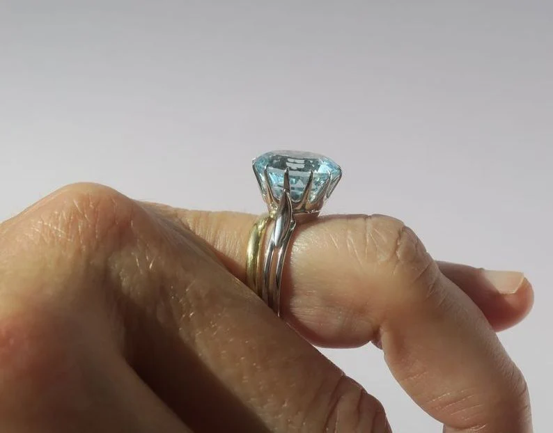 Bague solitaire en or blanc et aigue-marine - Image 10