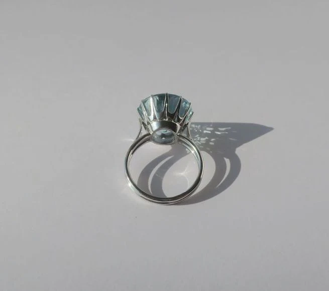 Bague solitaire en or blanc et aigue-marine - Image 5
