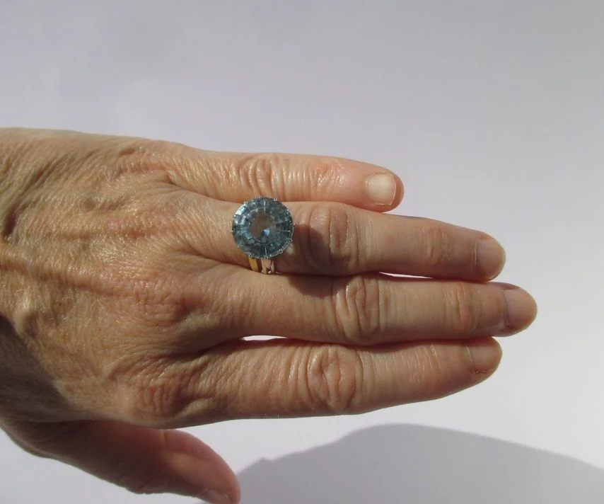 Bague solitaire en or blanc et aigue-marine - Image 8