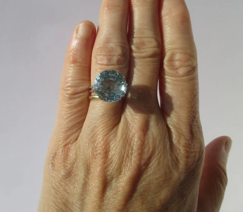 Bague solitaire en or blanc et aigue-marine - Image 9