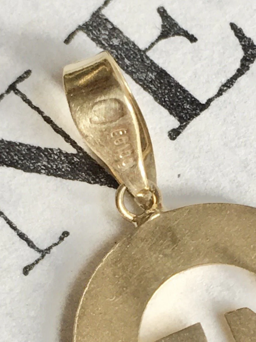 Pendentif en or jaune 18K en forme de fer à cheval - Image 6