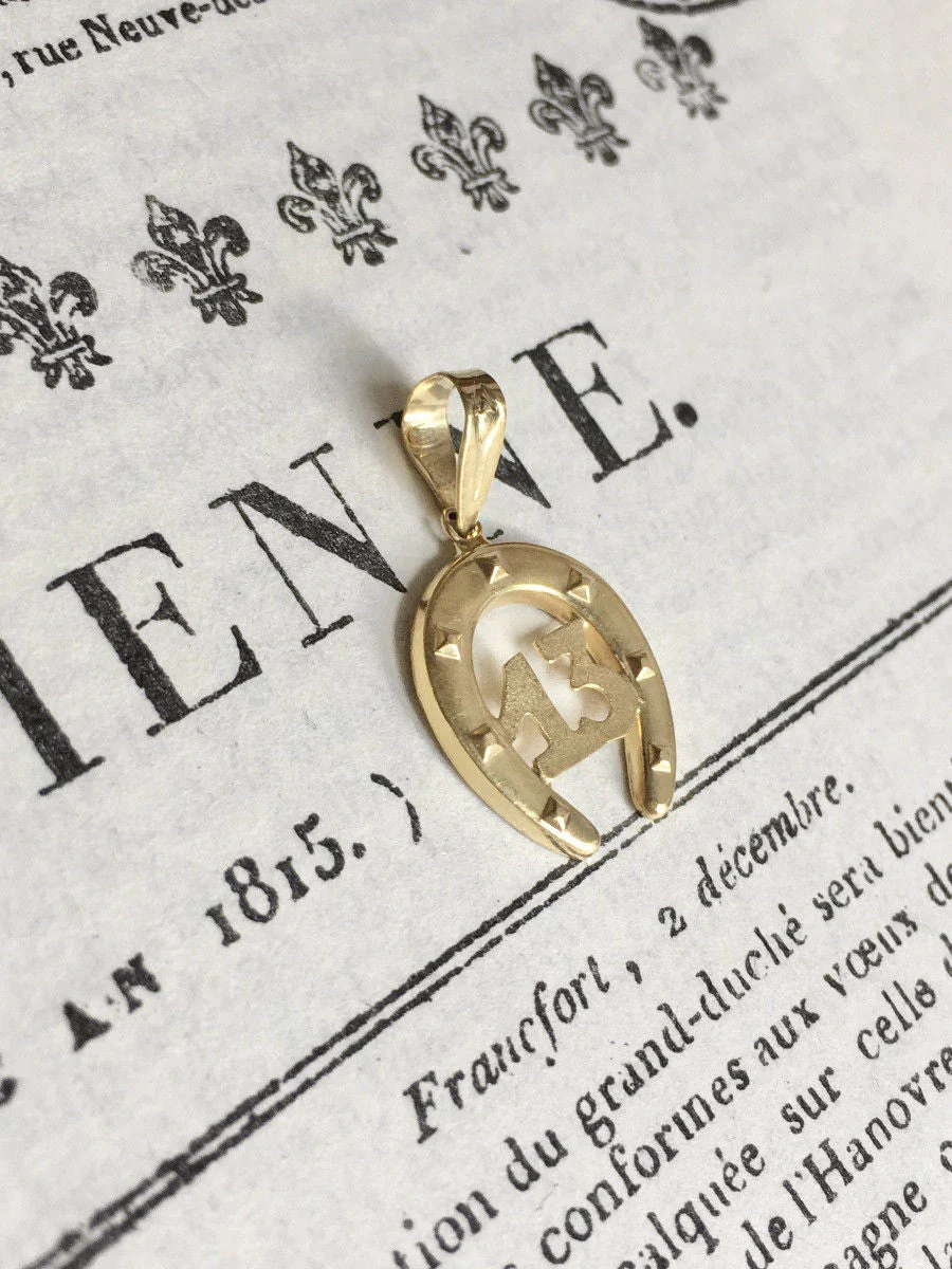 Pendentif en or jaune 18K en forme de fer à cheval - Image 8