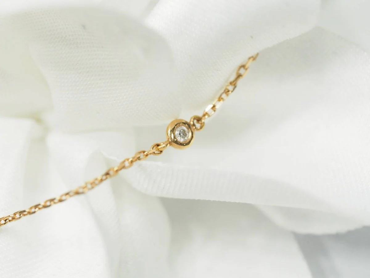 Collier avec motif nœud en or rose et diamants - Image 2