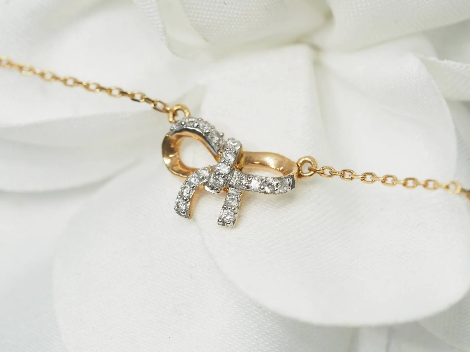Collier avec motif nœud en or rose et diamants - Image 4