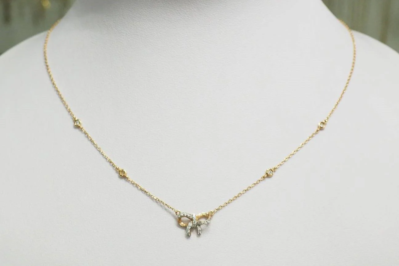 Collier avec motif nœud en or rose et diamants - Image 5