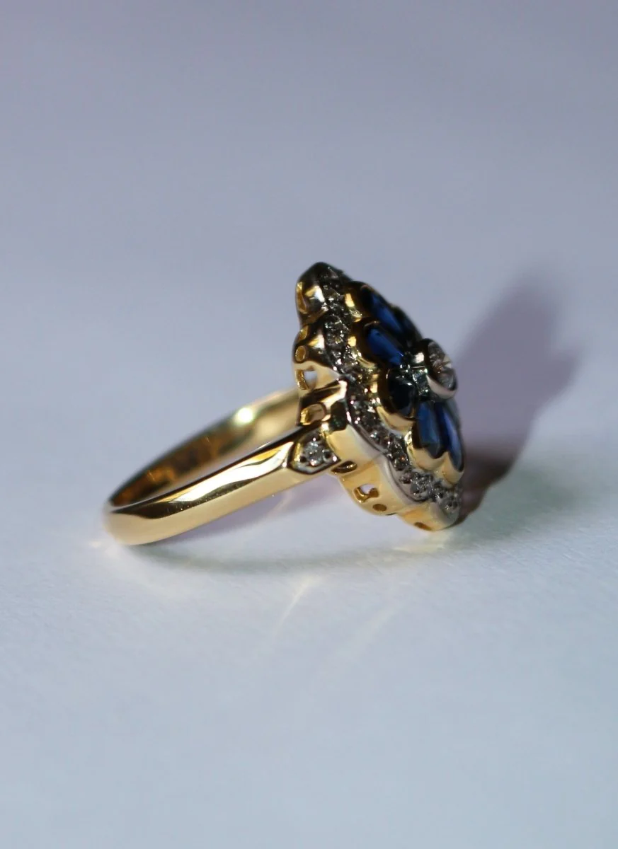 Bague Fleur or jaune saphirs diamants - Image 2