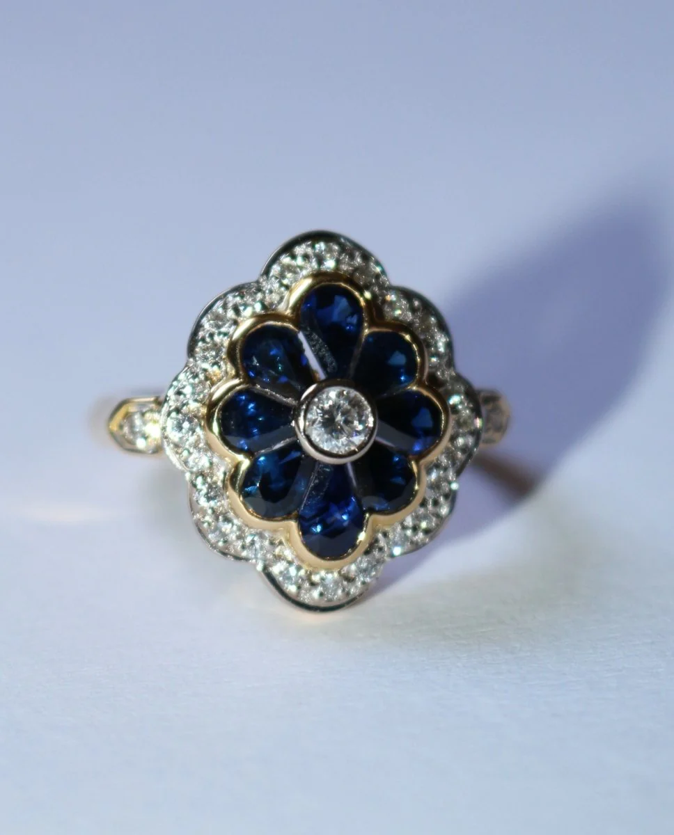 Bague Fleur or jaune saphirs diamants - Image 4