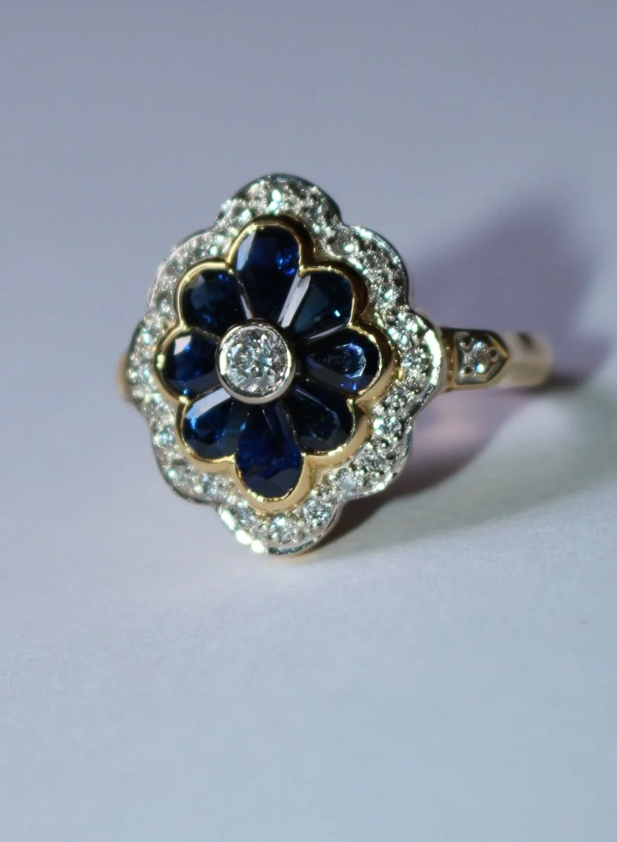 Bague Fleur or jaune saphirs diamants - Image 5
