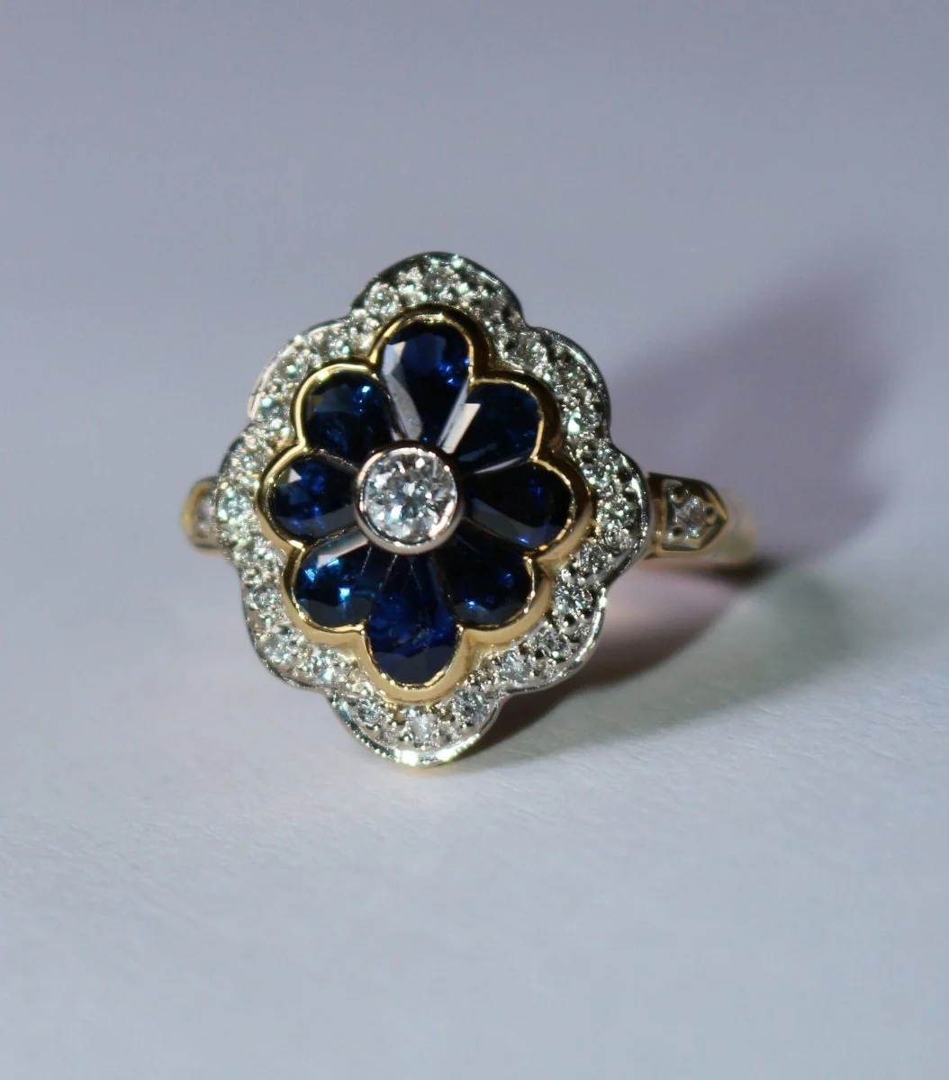 Bague Fleur or jaune saphirs diamants - Image 6