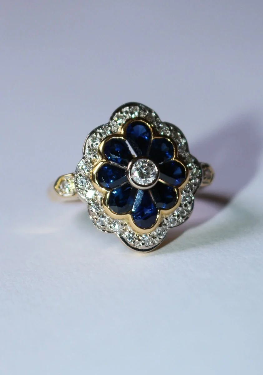Bague Fleur or jaune saphirs diamants - Image 7