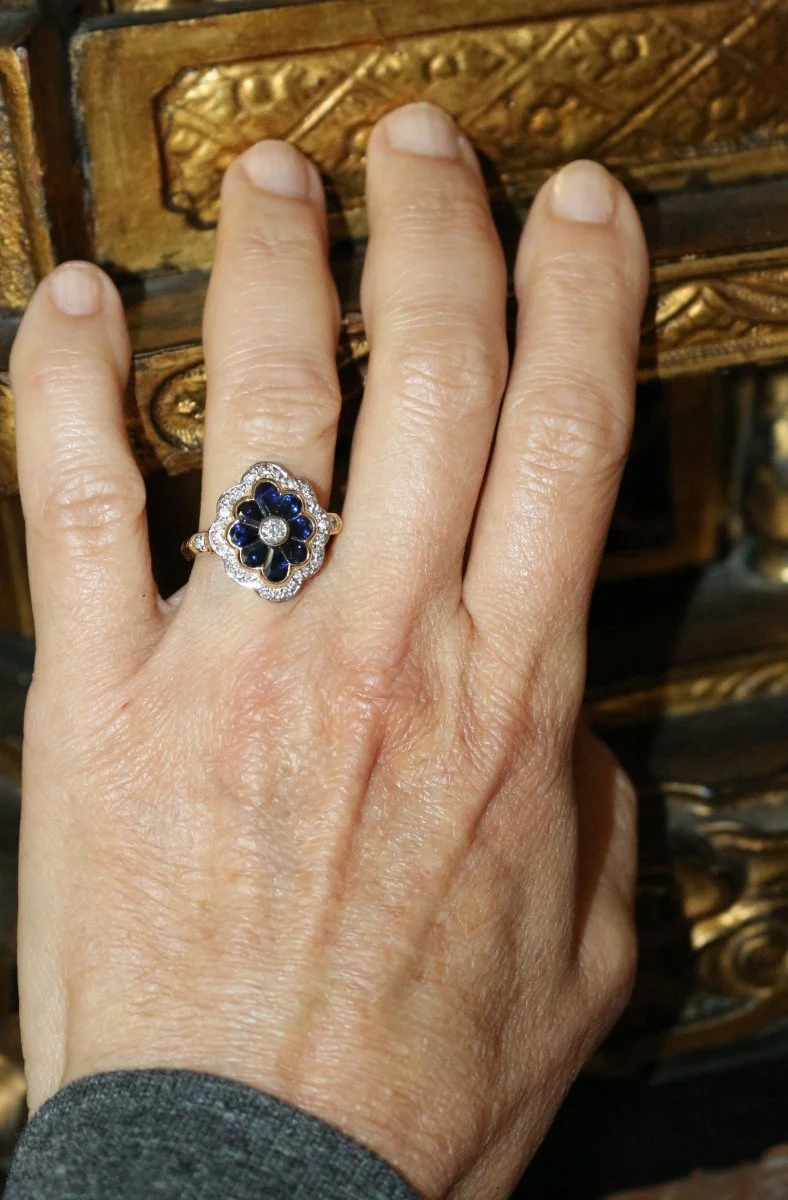 Bague Fleur or jaune saphirs diamants - Image 8