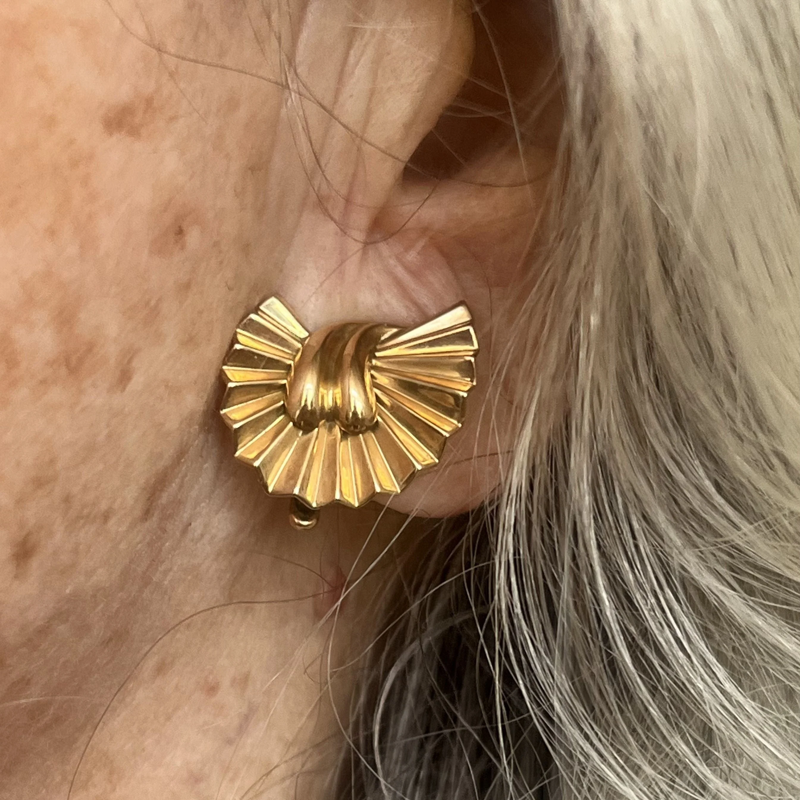Boucles d'oreilles et broche Éventail en or jaune - Image 2