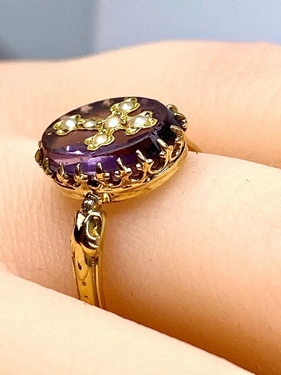 Bague en or jaune 18 carats avec croix en perles fines, vers 1880 - Image 3