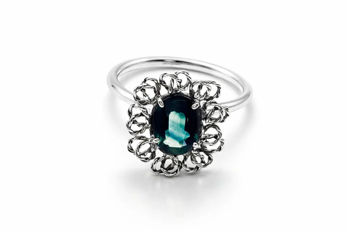 Bague en or blanc et saphir - Image 2