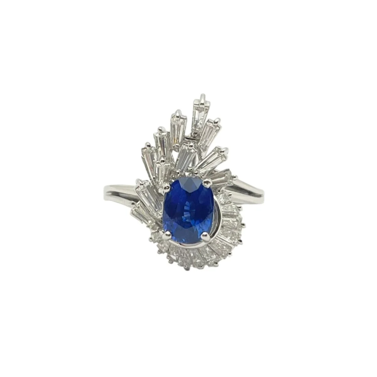 Bague Entourage en or blanc, saphir et diamants