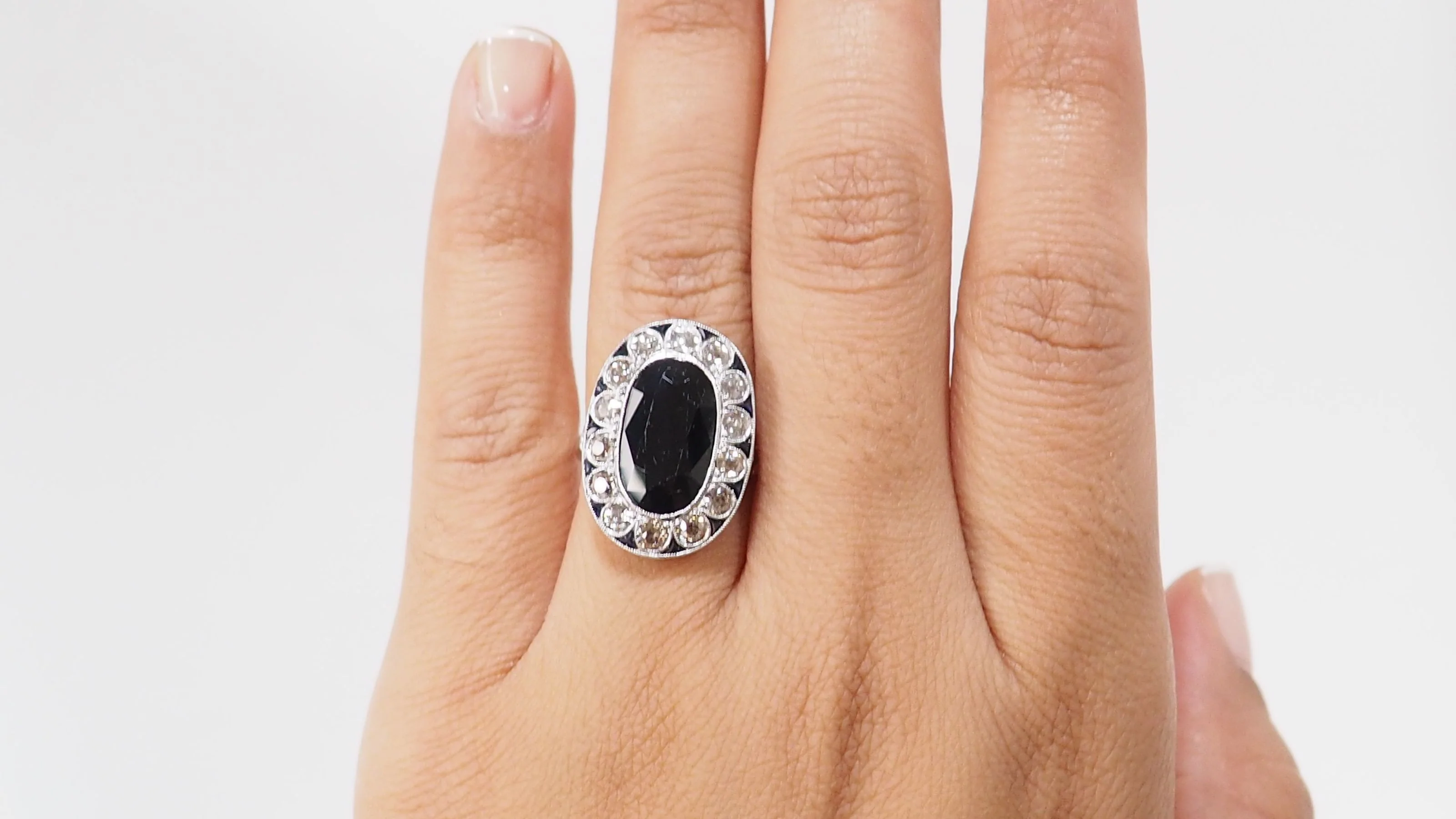 Bague pompadour en platine, saphir et diamants - Image 2