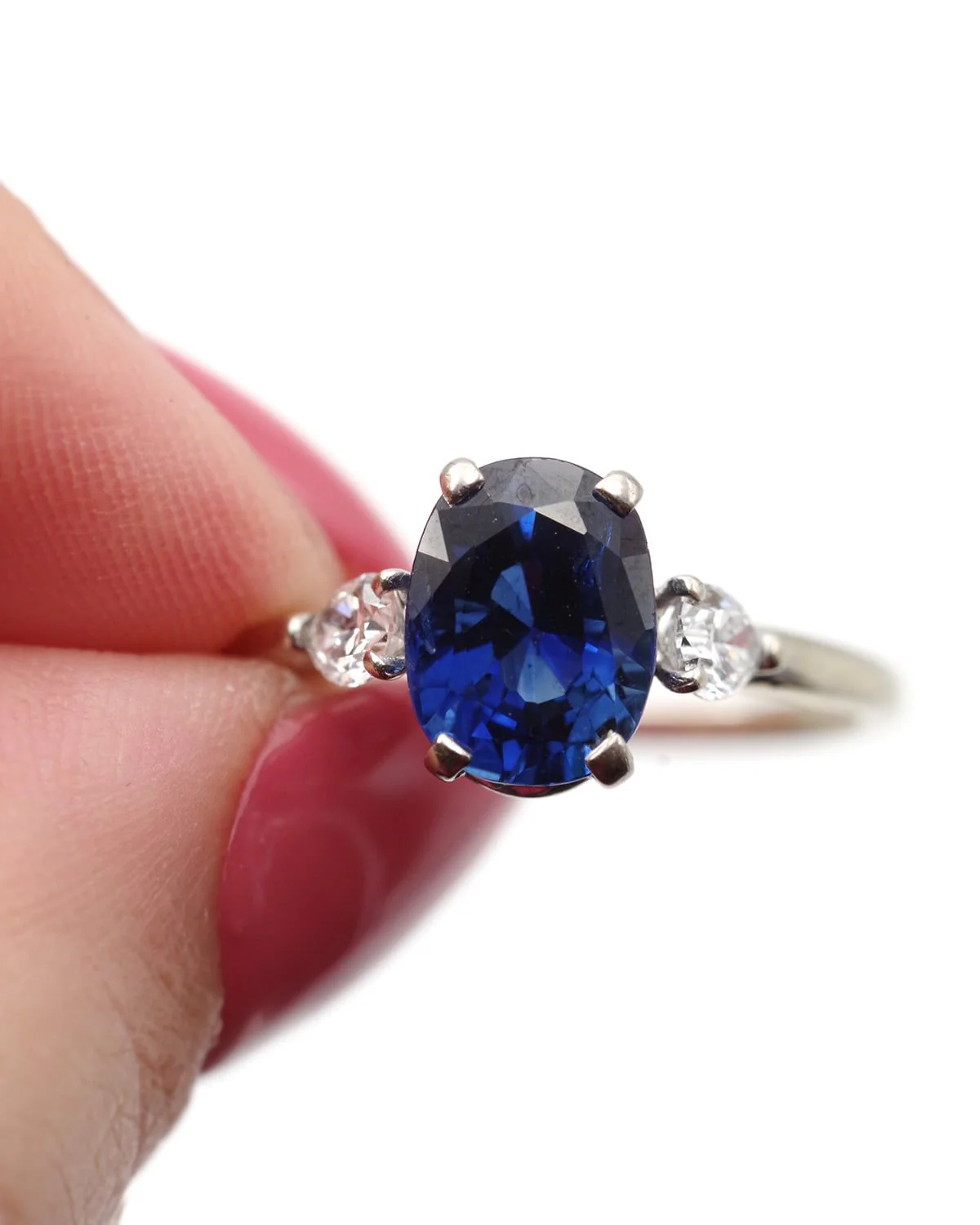 Bague saphir bleu 2.6 ct et diamants en or blanc - Image 3