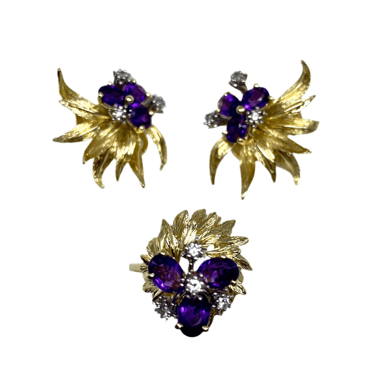 Bague et boucles d’oreilles en or jaune, améthystes et diamants