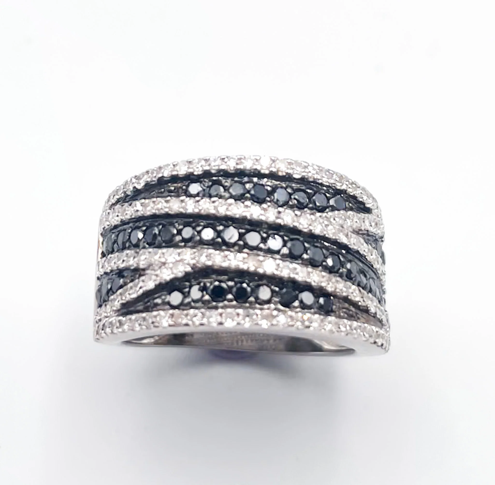 Bague bandeau diamants blancs et noirs