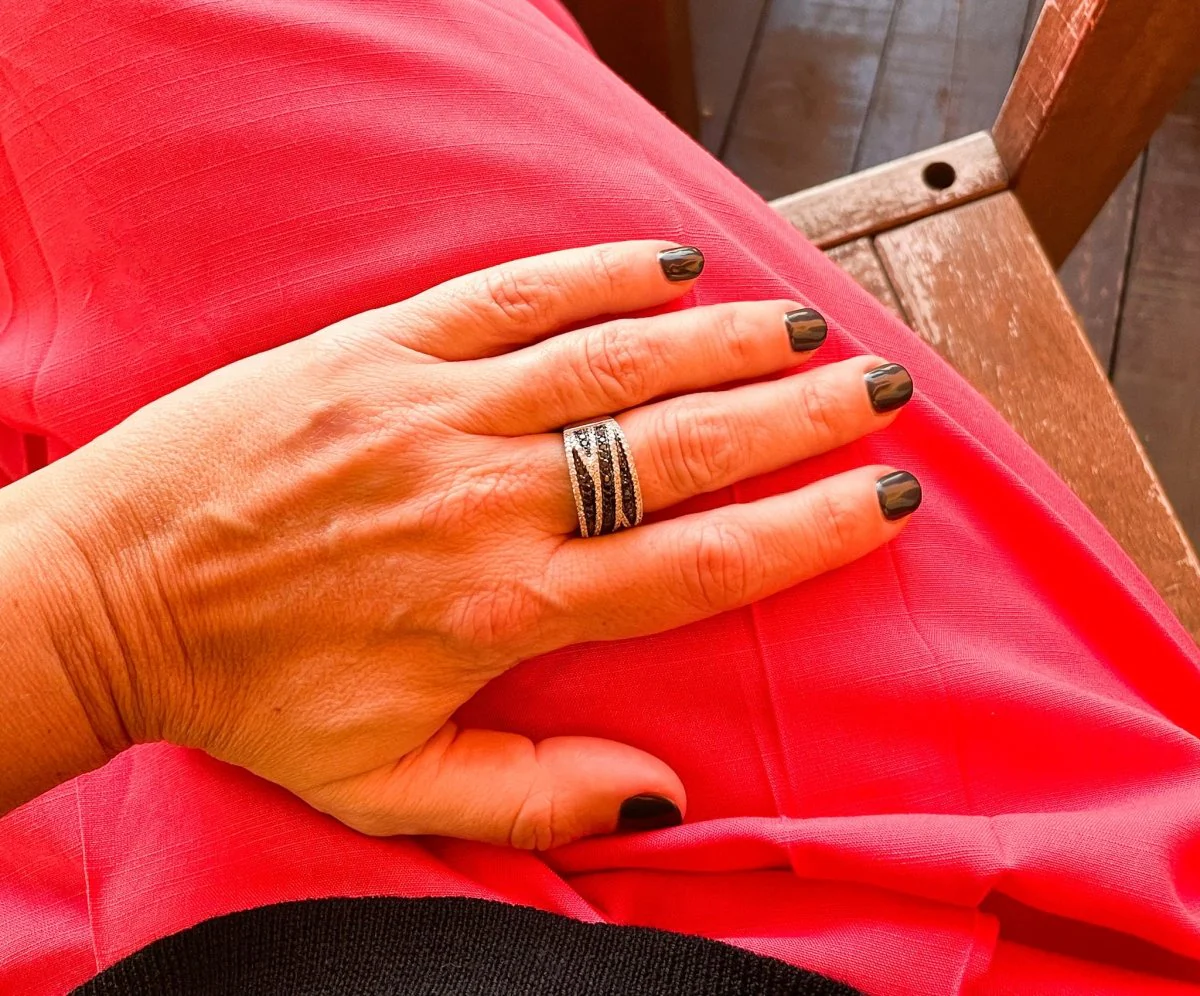 Bague bandeau diamants blancs et noirs - Image 2