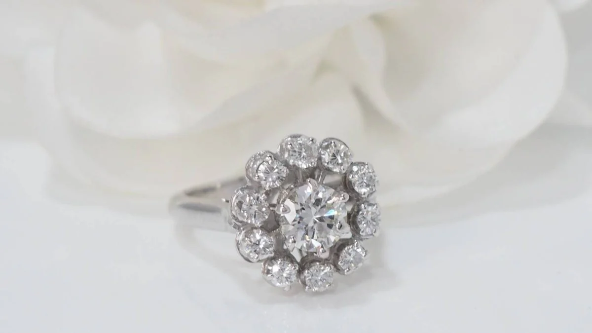 Bague marguerite en or blanc et diamants - Image 2