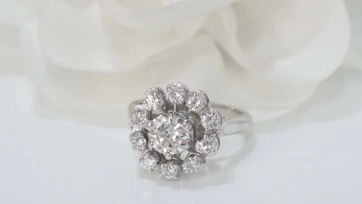 Bague marguerite en or blanc et diamants - Image 3