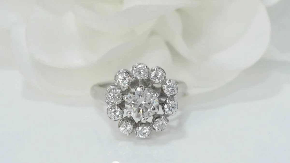 Bague marguerite en or blanc et diamants - Image 5