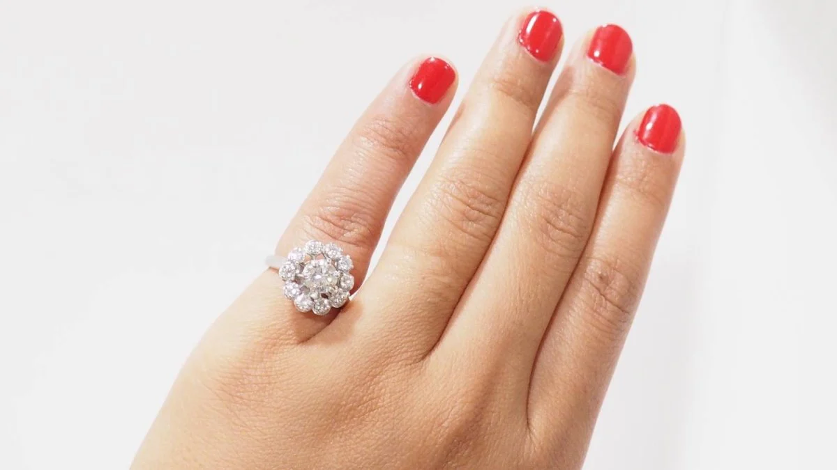 Bague marguerite en or blanc et diamants - Image 6