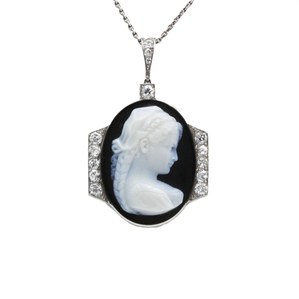 Collier Pendentif en platine, onyx et diamants