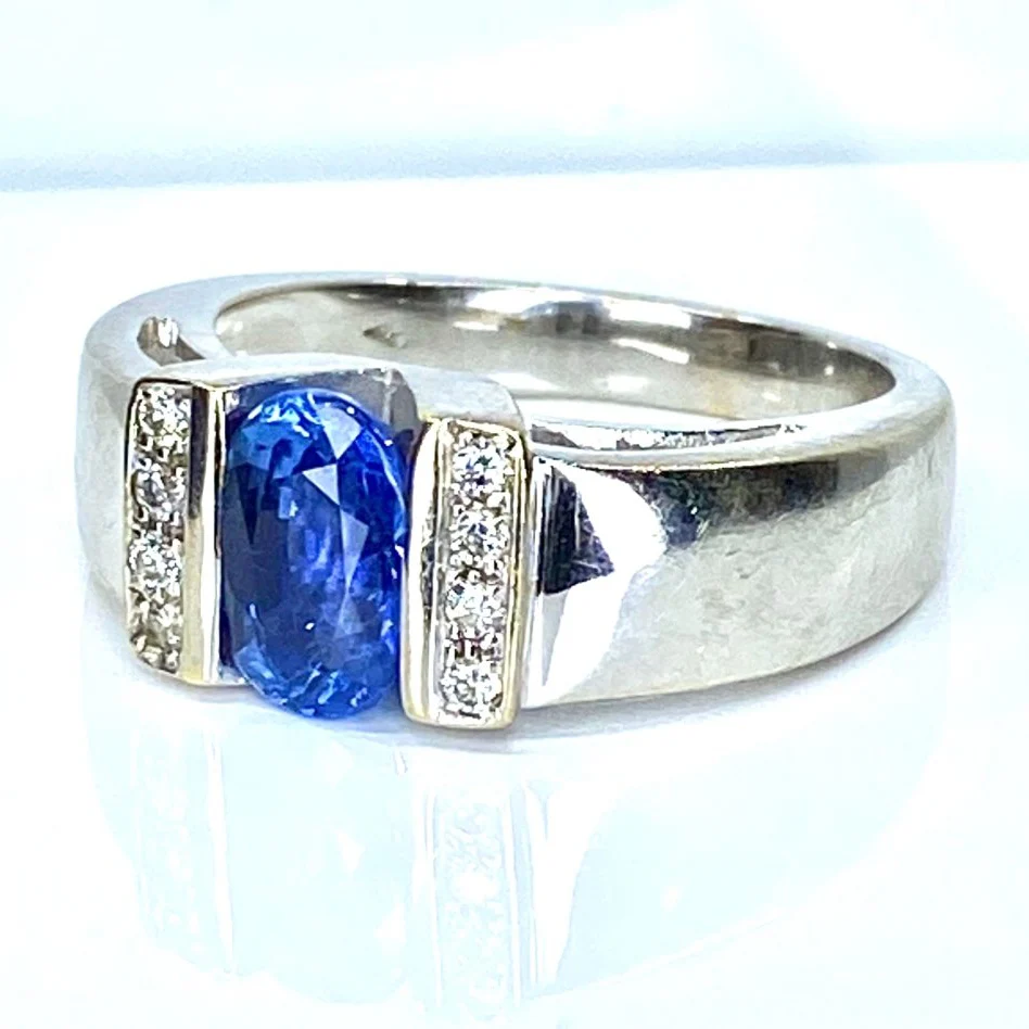 Bague jonc en or blanc, saphir et diamants - Image 3