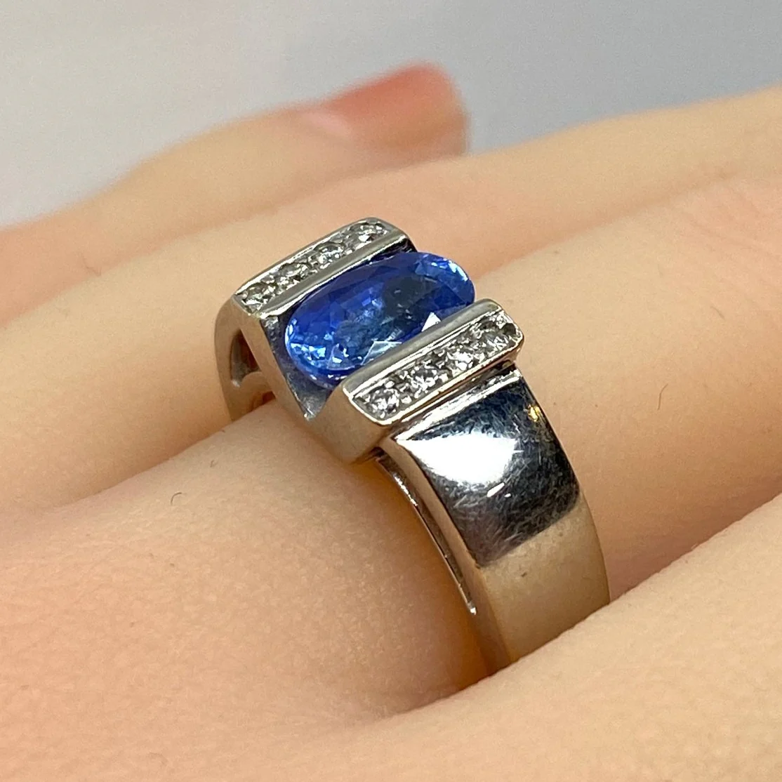 Bague jonc en or blanc, saphir et diamants - Image 4