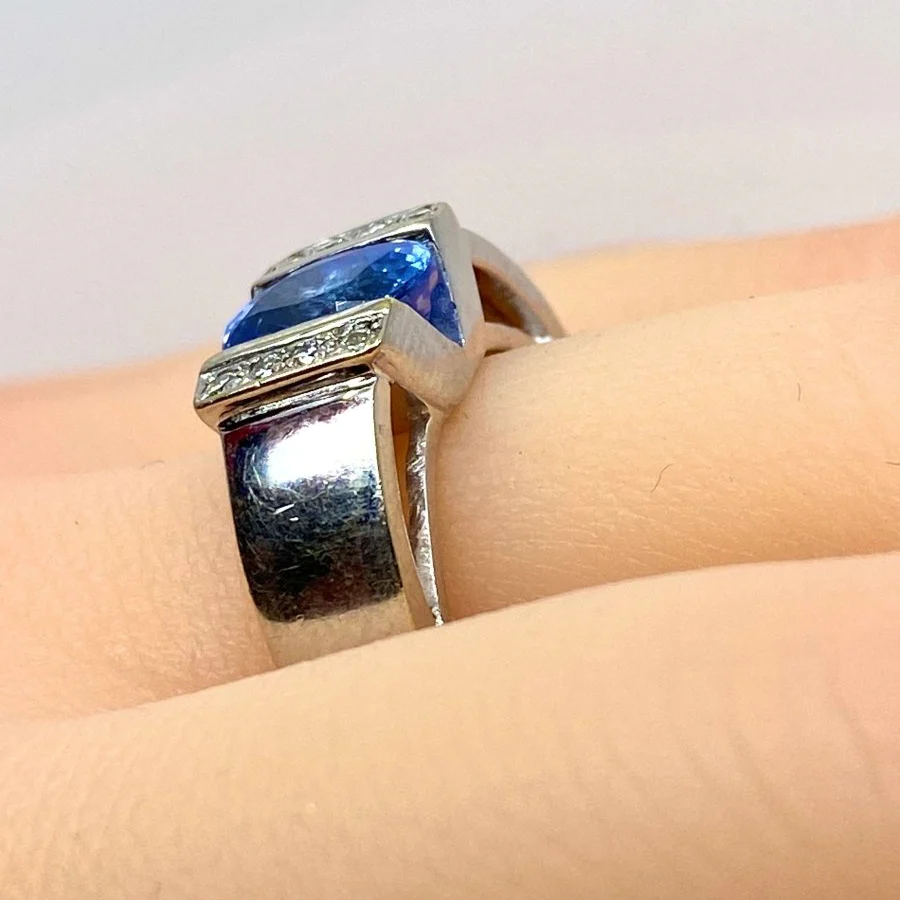 Bague jonc en or blanc, saphir et diamants - Image 6