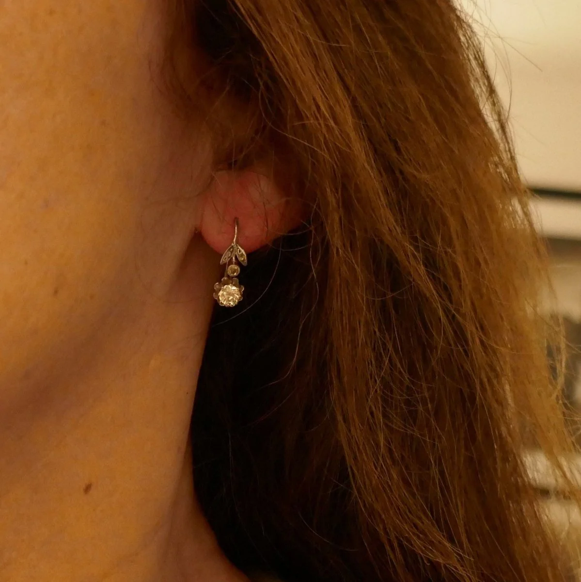 Boucles d'oreilles en or blanc et diamants - Image 2