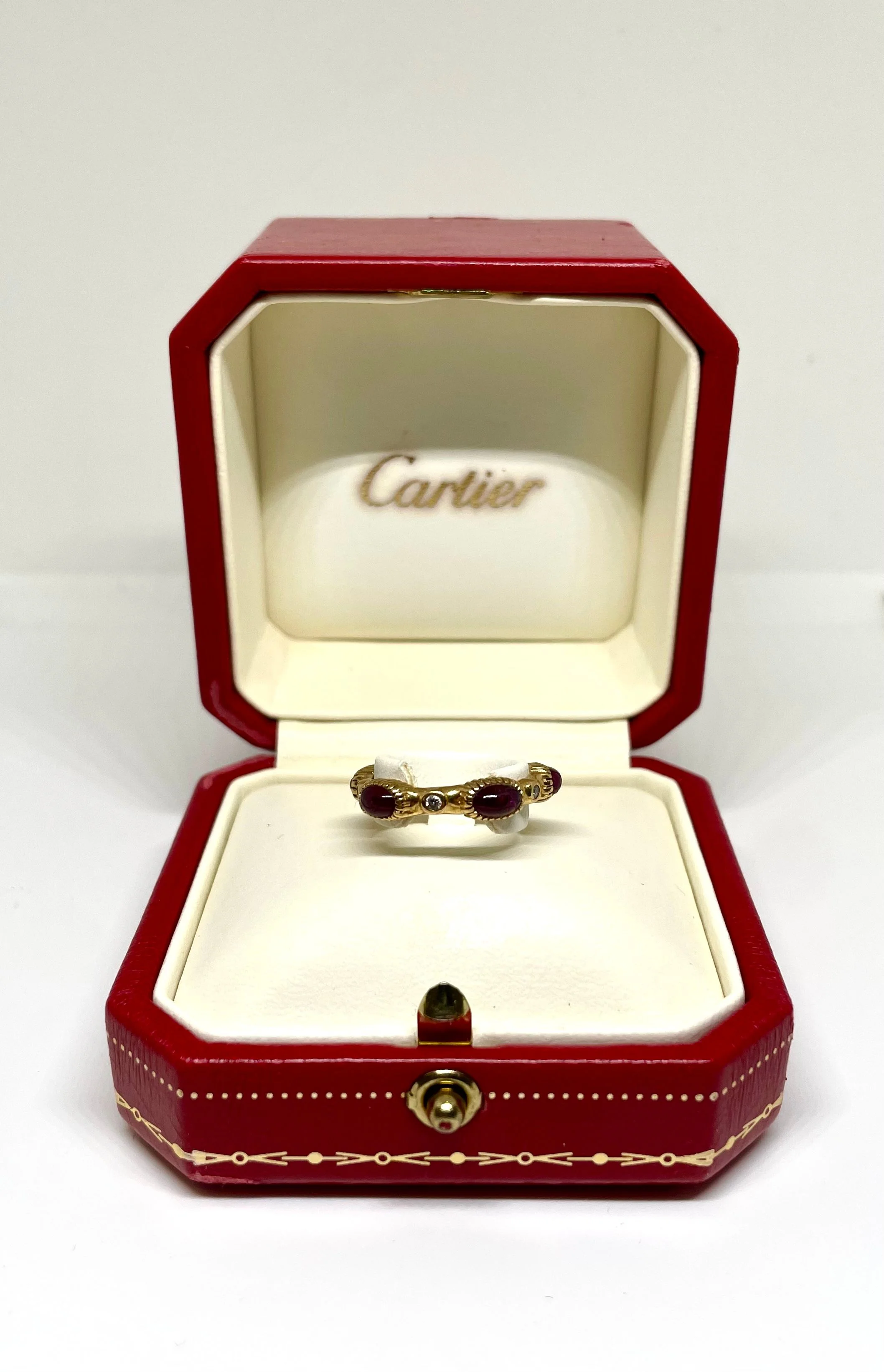 Cartier-Bague or jaune, émeraudes et diamants - Image 3