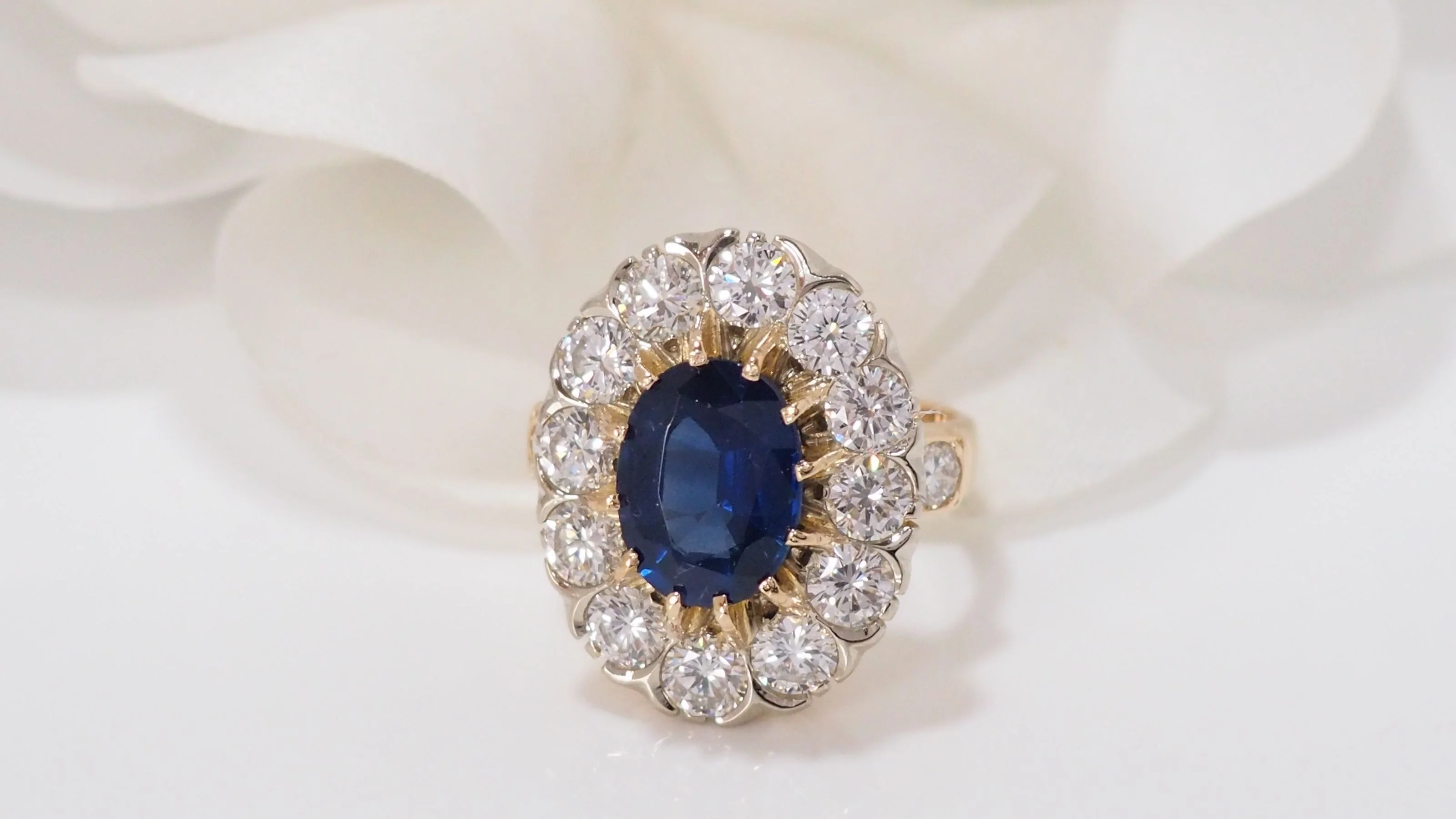 Bague Pompadour en or jaune saphir et diamants - Image 4