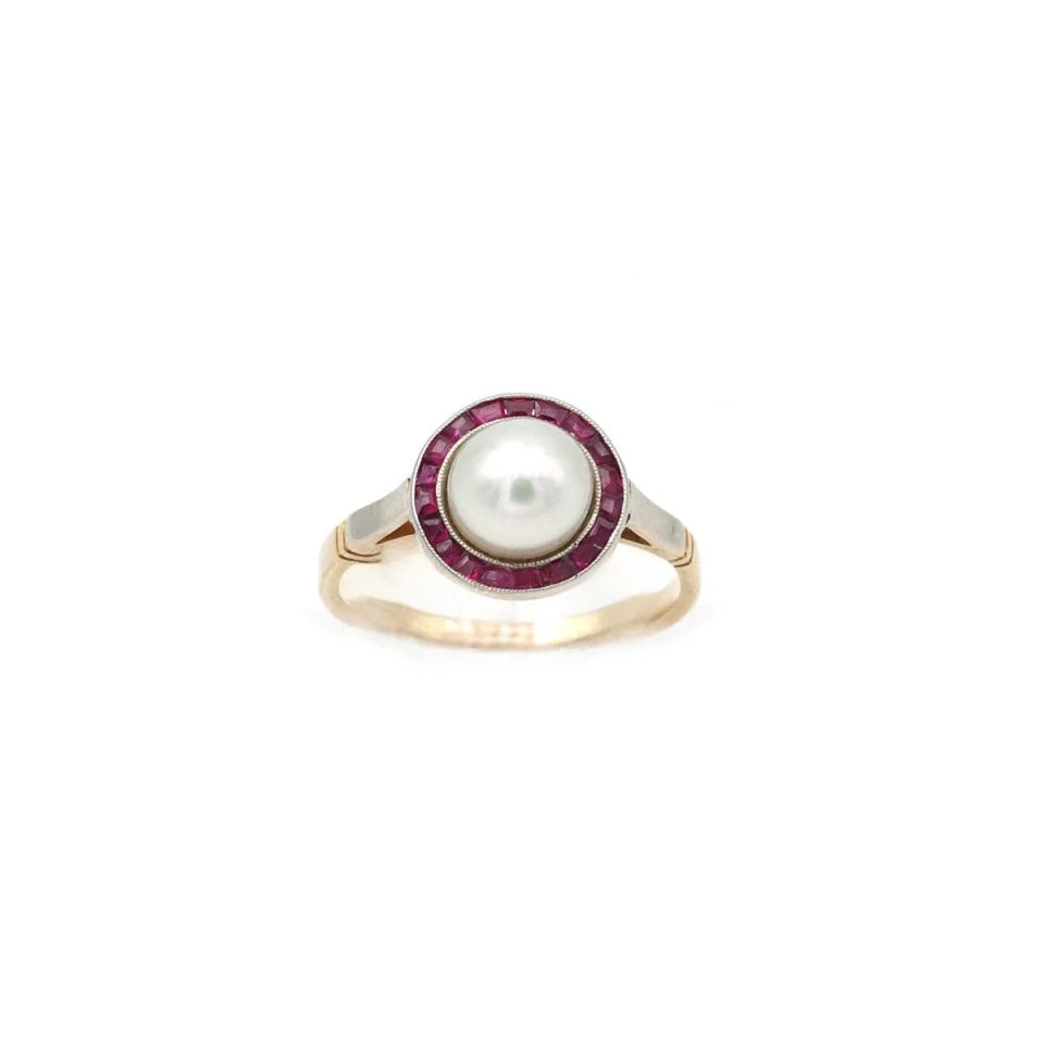 Bague en or jaune, rubis et perle