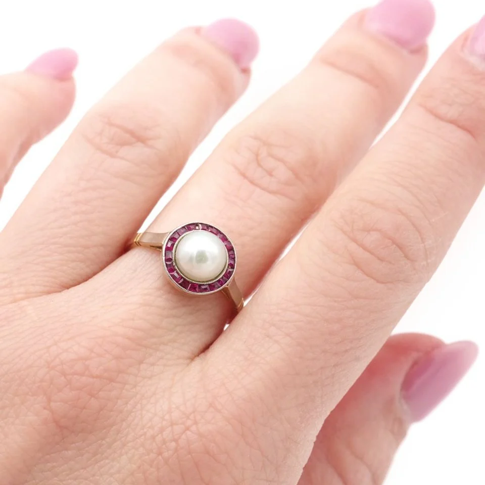 Bague en or jaune, rubis et perle - Image 2