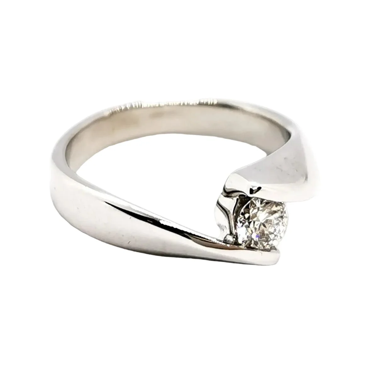 Bague Solitaire en or blanc et diamant - Image 4