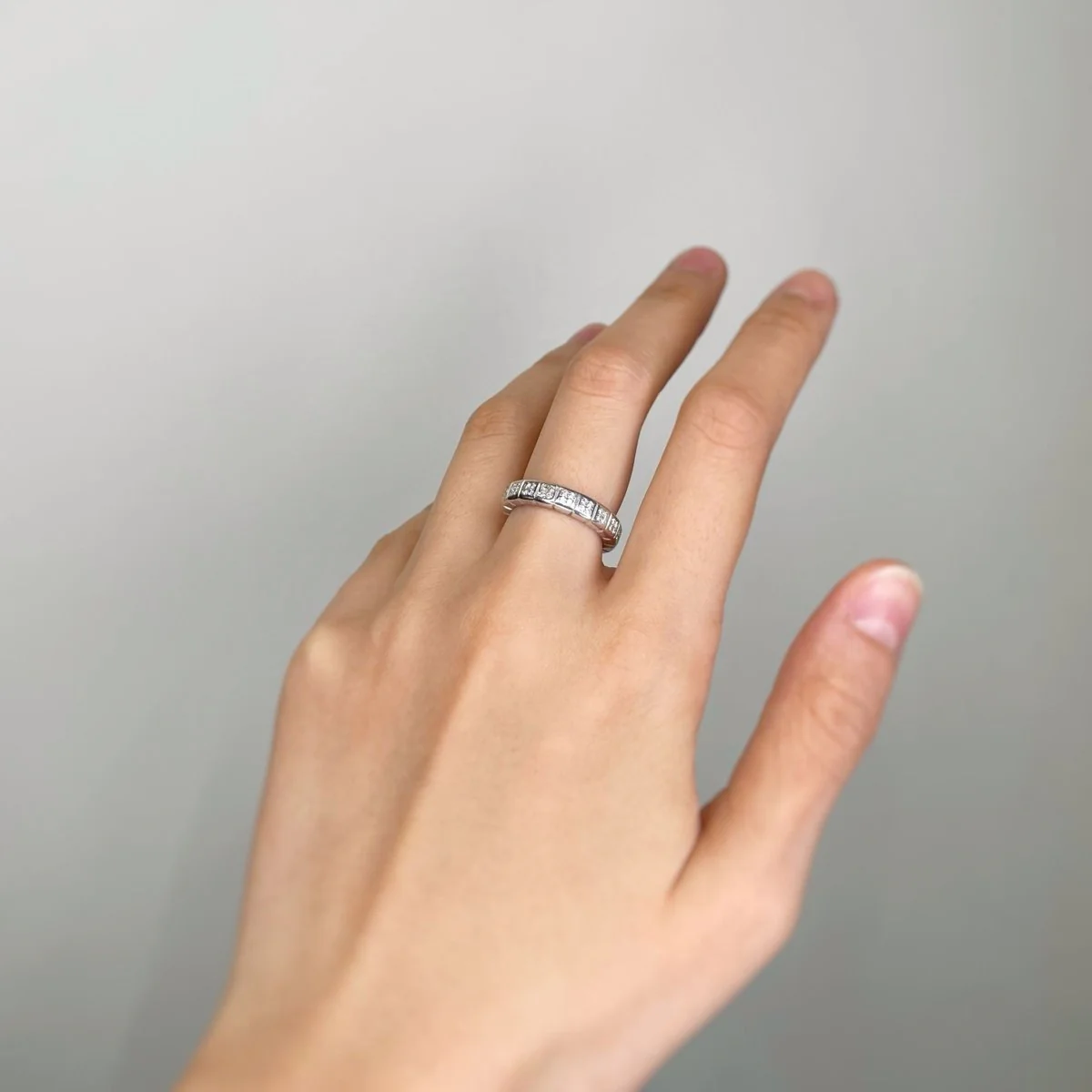 Bague Alliance en or blanc et diamants - Image 2