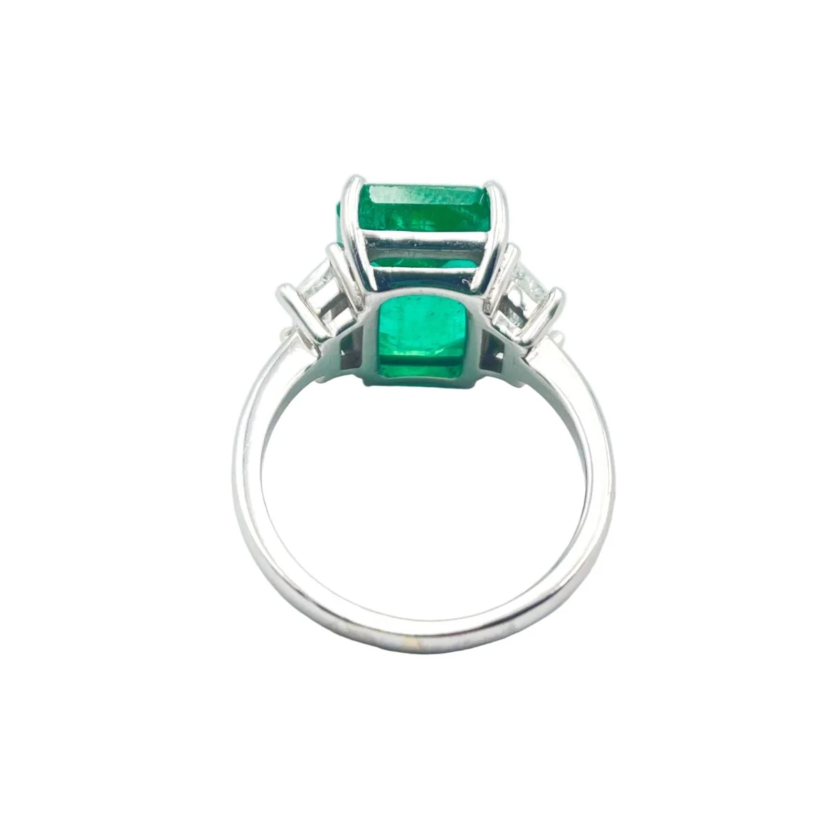 Bague Cocktail en or blanc, émeraude et diamants - Image 4